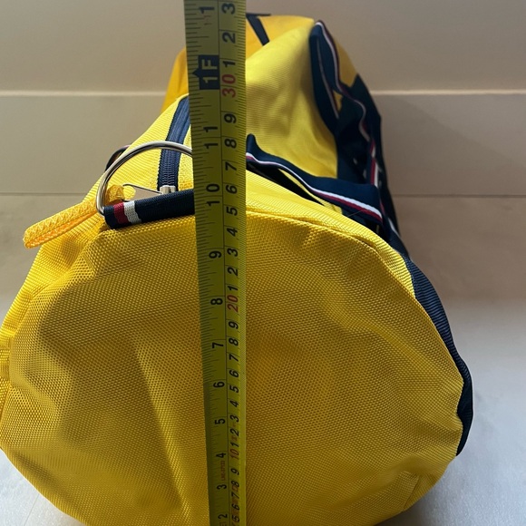 Tommy Hilfiger yellow duffle bag - Picture 4 of 4